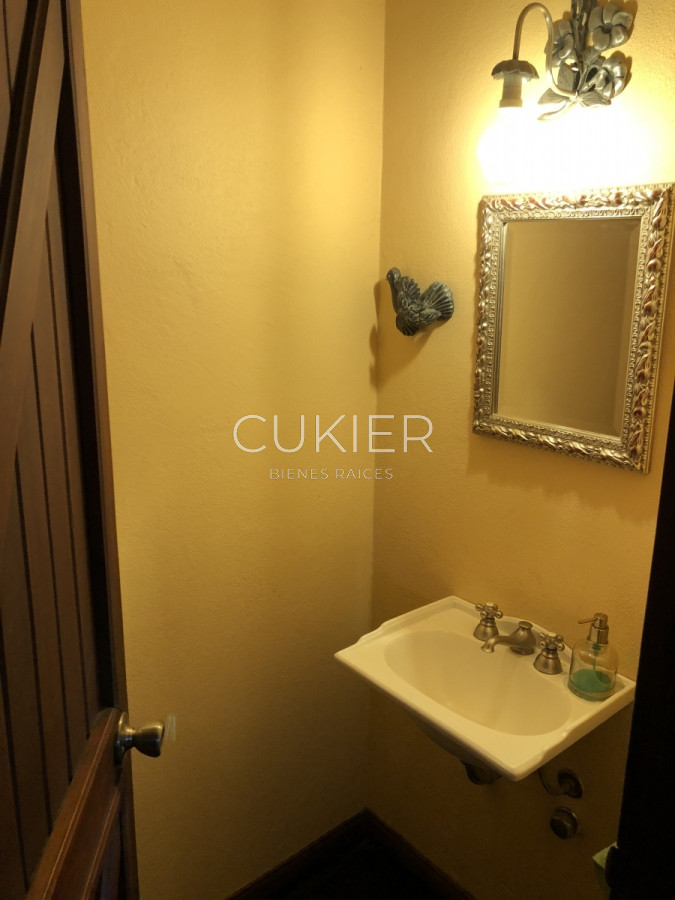 Casa ID.249 - Alquiler de temporada de espectacular casa de 4 dormitorios en Pinares Punta del Este 