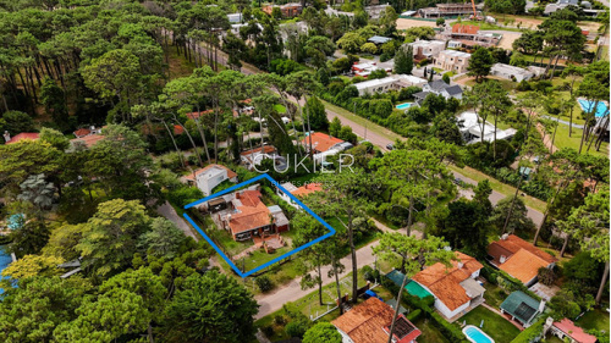 Casa ID.4637 - Venta Casa Tres Dormitorios en Lugano zona de colegios Punta del Este