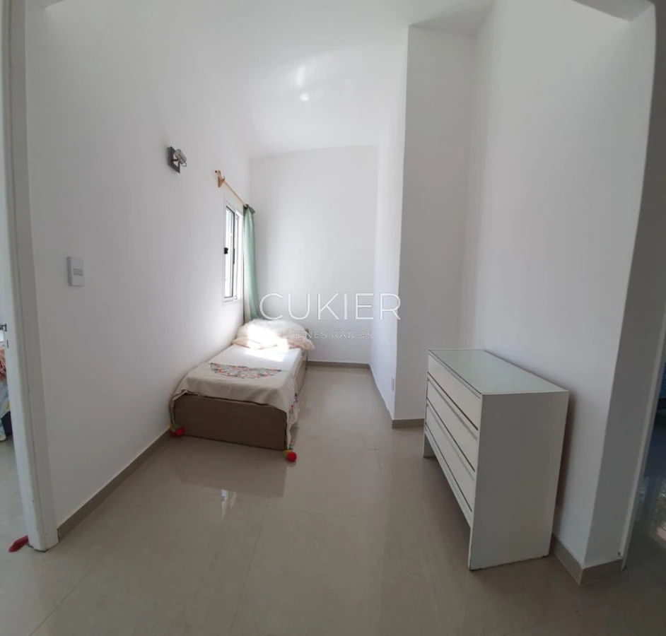 Casa ID.3312 - Alquiler anual de casa 2 dormitorios y medios a 1 cuadra del mar en playa mansa con patio y parrillero