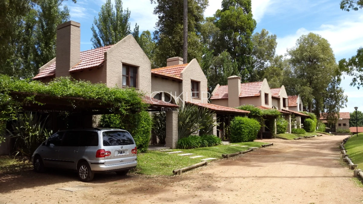 Casa ID.2615 - Alquiler anual de casa 2 dormitorios en barrio privado Pinares 