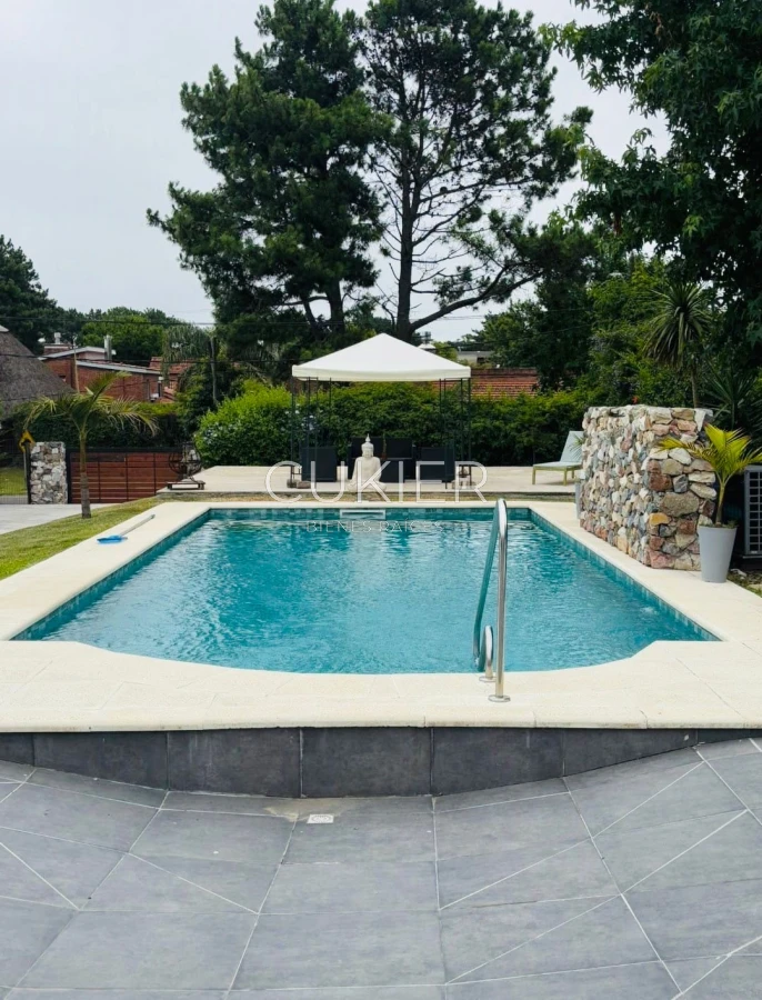 Casa ID.4659 - Venta casa 3 dormitorios con piscina en Pinares Punta del Este