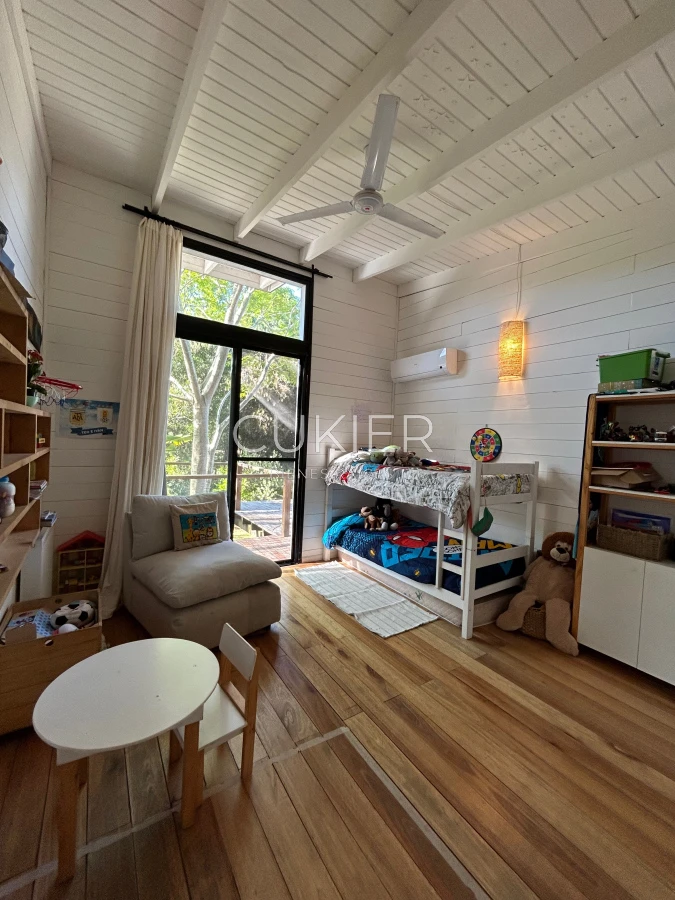 Casa ID.4313 - SE ALQUILA CASA EN EL TESORO DE 3 DORMITORIOS, 3 BAÑOS RODEADA DE VERDES