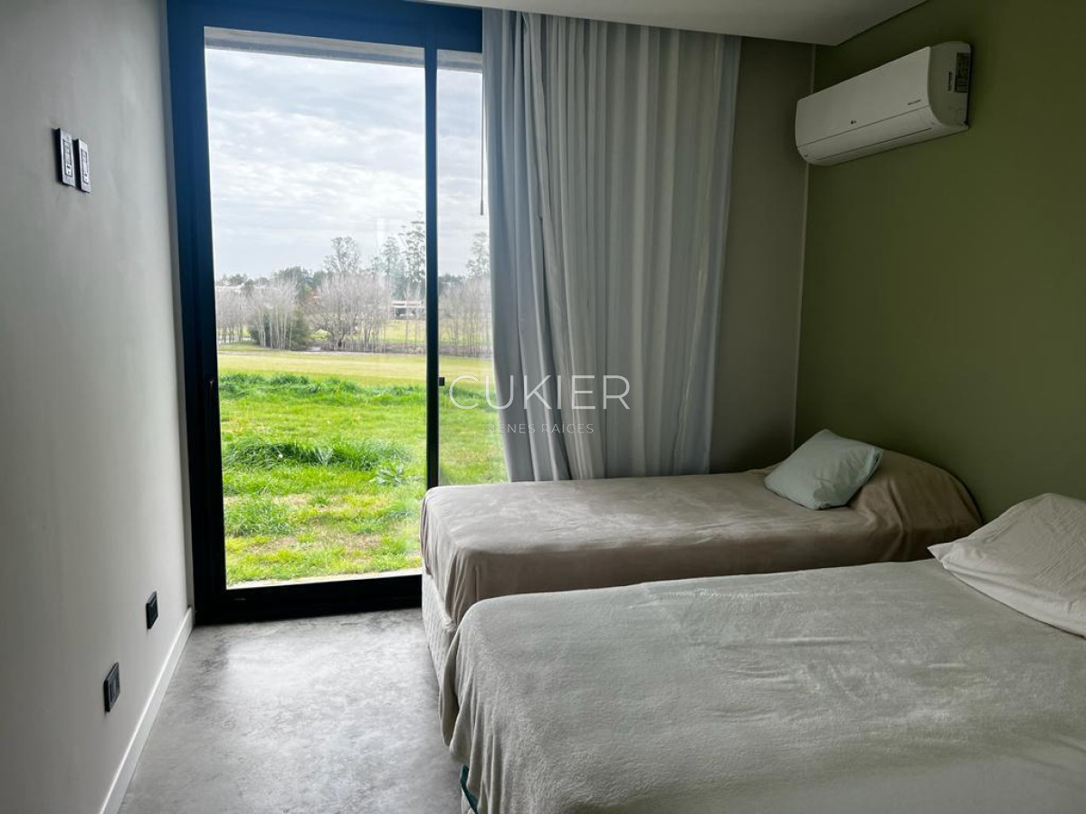 Casa ID.2543 - Venta y Alquiler anual hermosa casad de 4 dormitorios en barrio privado El Quijote