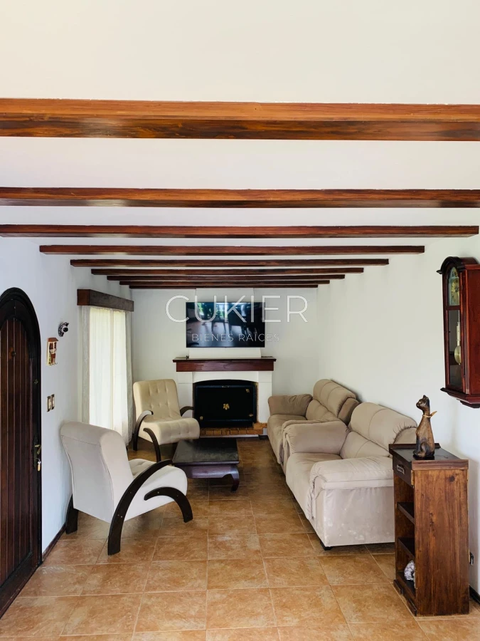 Casa ID.3916 - Alquiler anual de casa 3 dormitorios y dependencia en las delicias con piscina