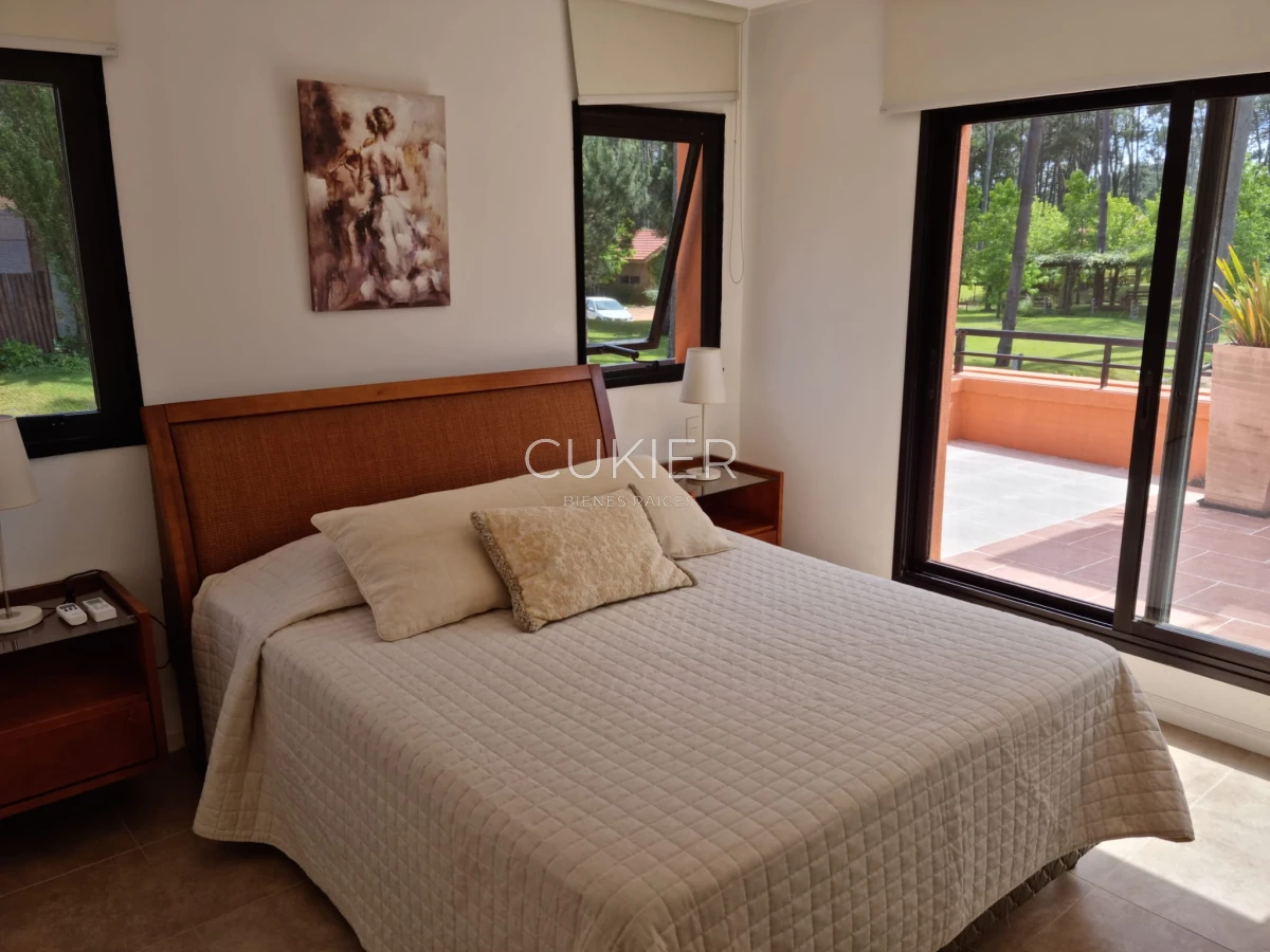 Casa ID.1760 - Venta y alquiler anual de hermosa casa 2 dormitorios en barrio privado Pinares