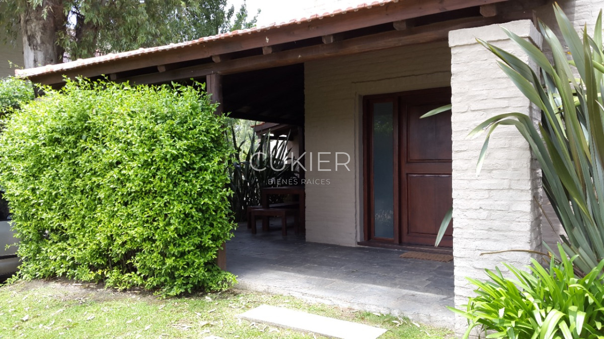 Casa ID.1717 - Alquiler temporada y anual de casa 2 dormitorios duplex en barrio privado punta del este