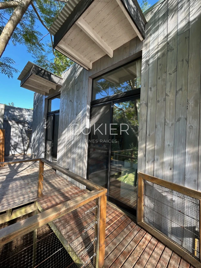 Casa ID.4313 - SE ALQUILA CASA EN EL TESORO DE 3 DORMITORIOS, 3 BAÑOS RODEADA DE VERDES