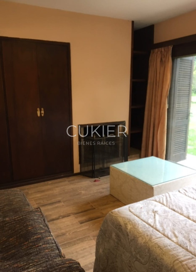 Casa ID.3762 - Alquiler anual espectacular casa de 4 dormitorios con piscina en Lugano