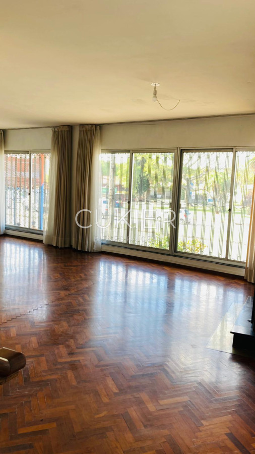 Casa ID.1814 - Casa en venta, 3 dormitorios, 3 baños en barrio Jacinto Vera.