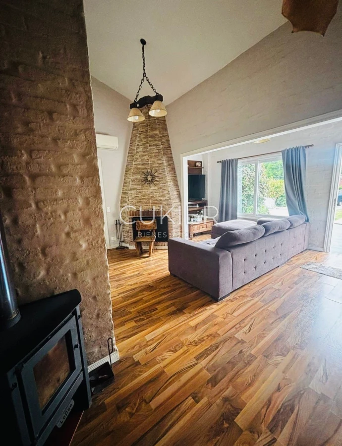 Casa ID.4659 - Venta casa 3 dormitorios con piscina en Pinares Punta del Este