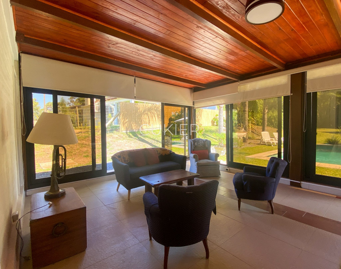 Casa ID.1851 - Venta y alquiler anual de espectacular casa de 6 dormitorios en barrio privado la Residence