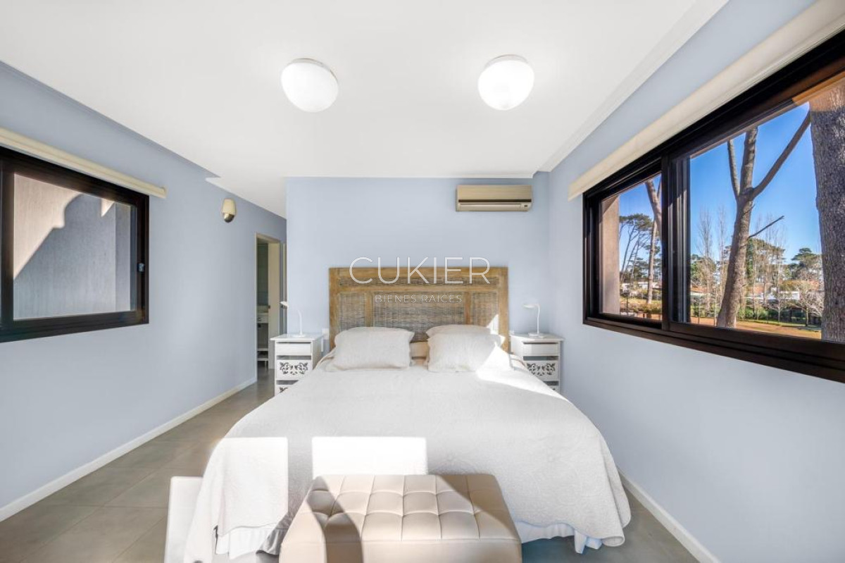 Casa ID.3856 - Alquiler anual de hermosa casa 3 dormitorios en barrio privado con servicios 