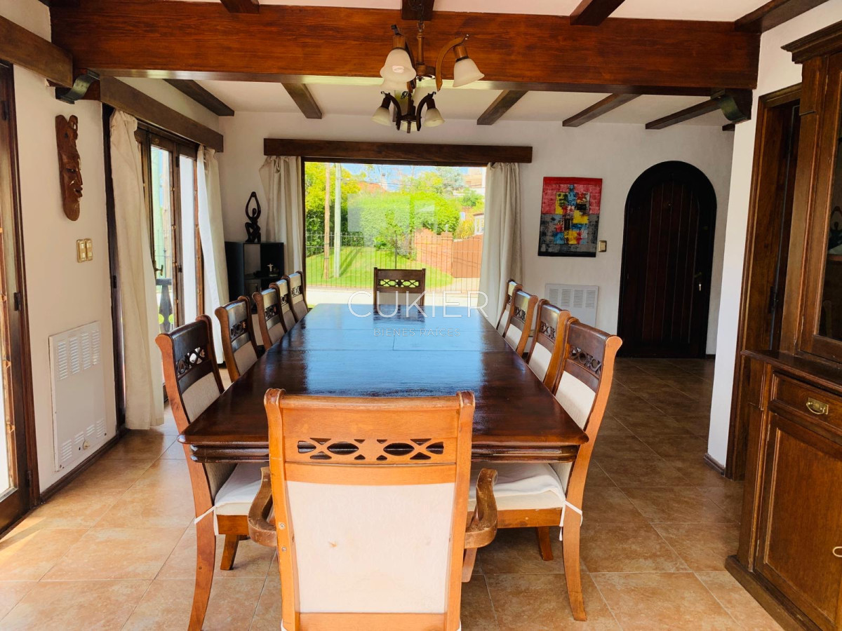 Casa ID.3916 - Alquiler anual de casa 3 dormitorios y dependencia en las delicias con piscina