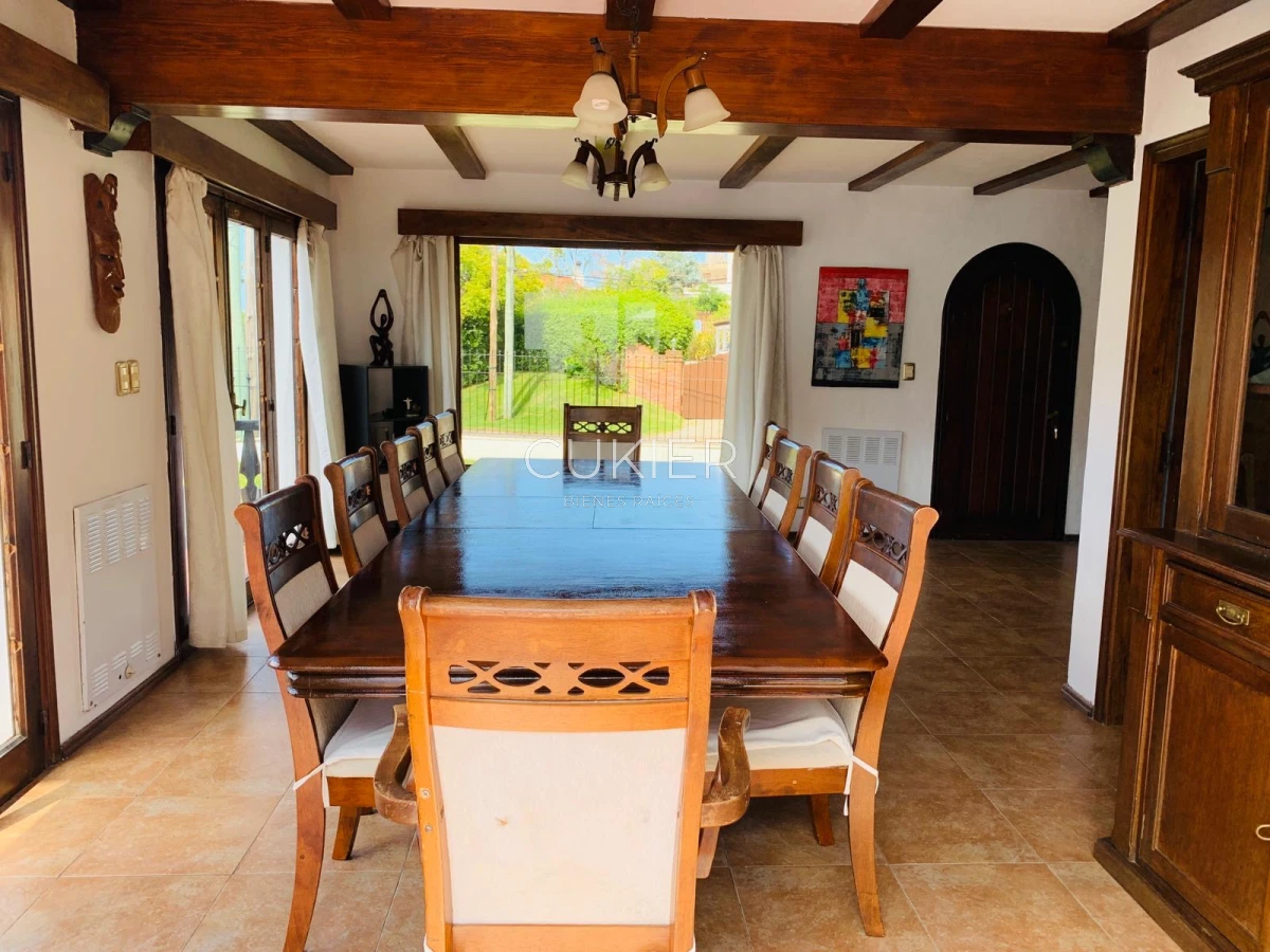 Casa ID.3916 - Alquiler anual de casa 3 dormitorios y dependencia en las delicias con piscina