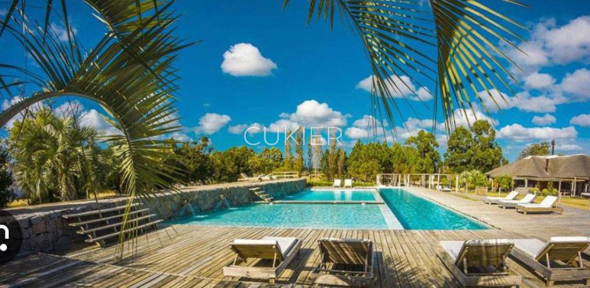 Casa ID.2543 - Venta y Alquiler anual hermosa casad de 4 dormitorios en barrio privado El Quijote