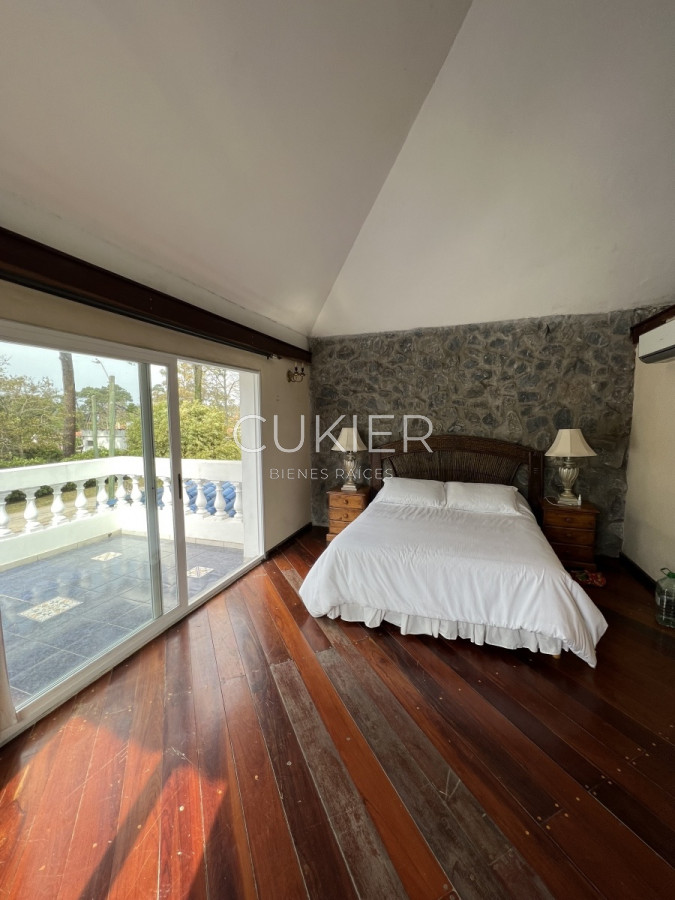 Casa ID.498 - Alquiler anual de casa 4 dormitorios con piscina en Pinares Punta del este 