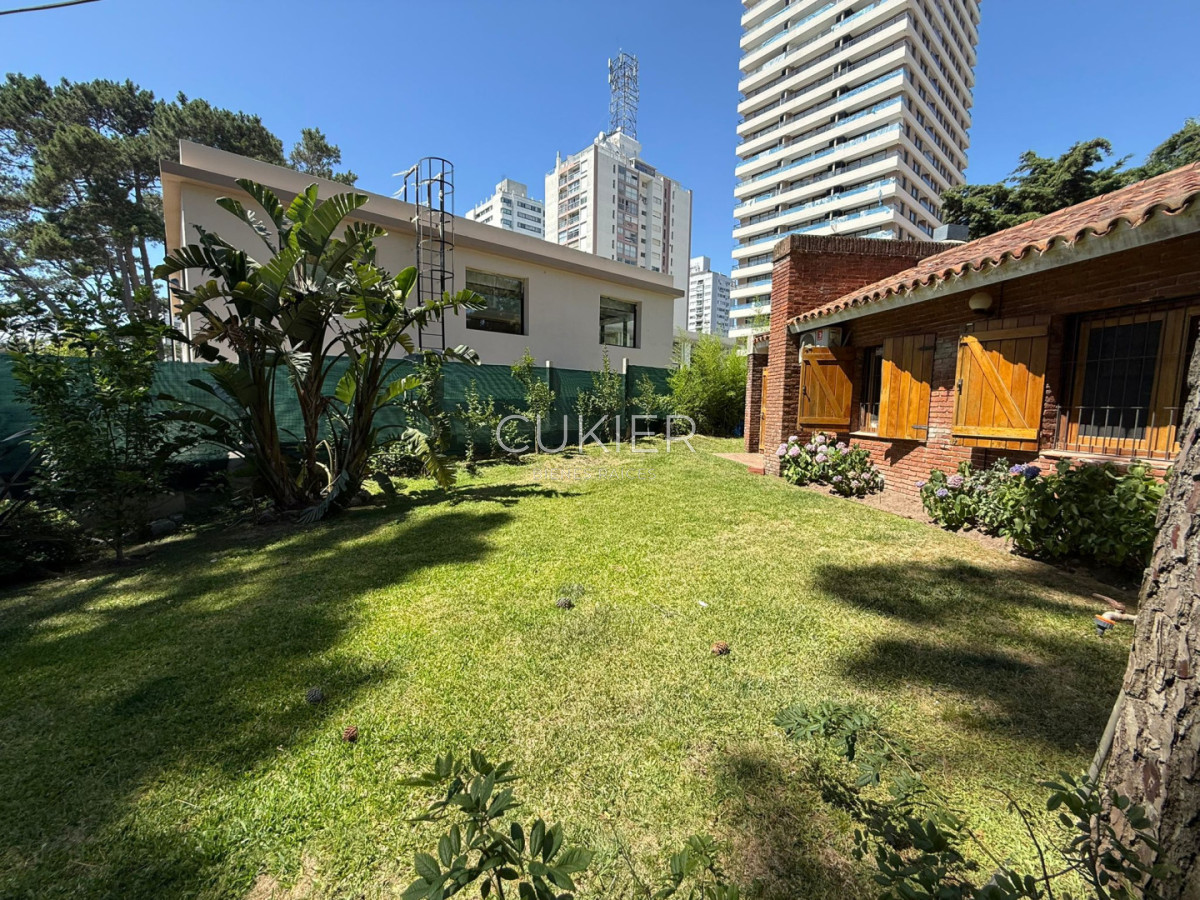 Casa ID.5228 - Alquiler anual de casa 3 dormitorios en zona de colegios Punta del Este