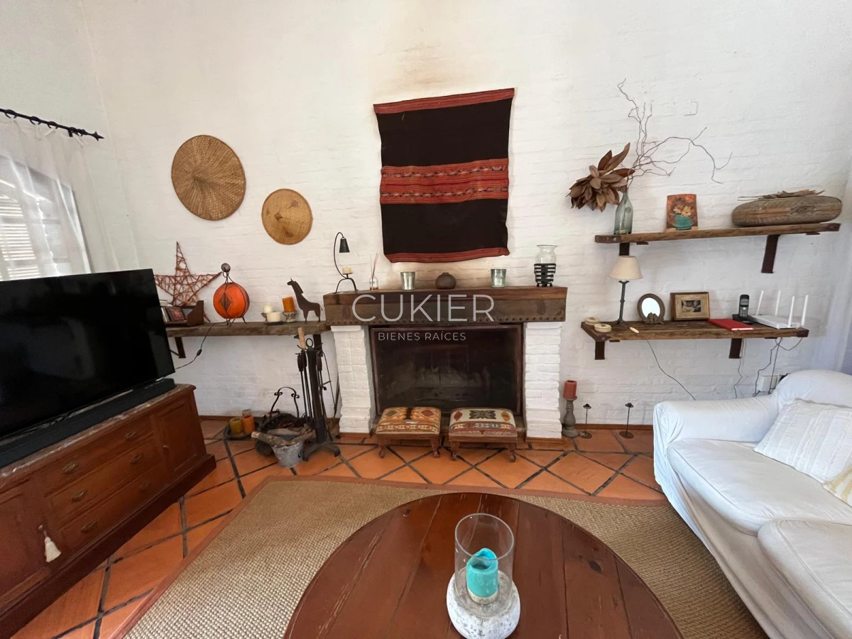 Casa ID.4183 - Alquiler de temporada casa 4 dormitorios y piscina climatizada en Pinares a tan solo 150 m de playa mansa 