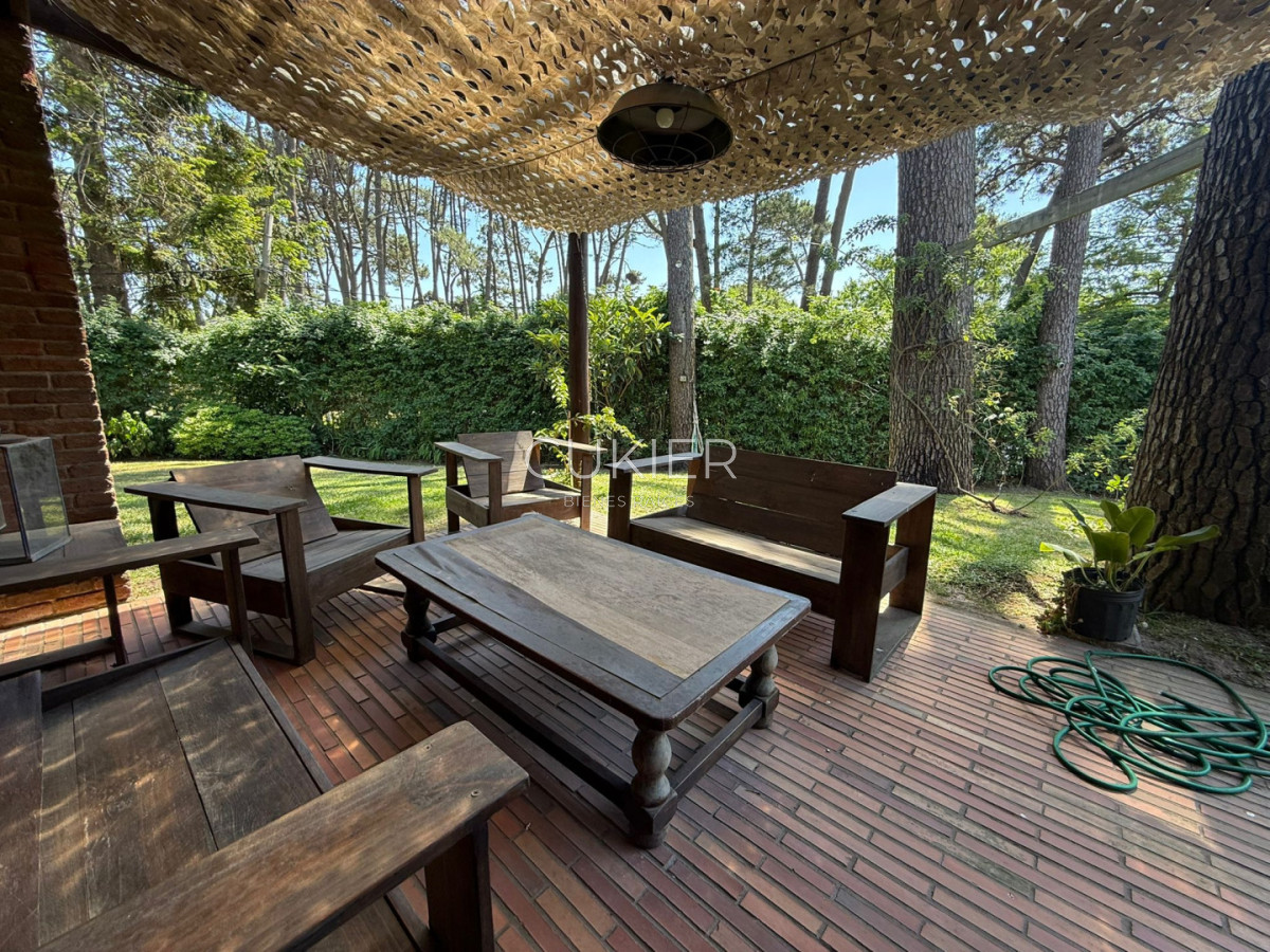Casa ID.5228 - Alquiler anual de casa 3 dormitorios en zona de colegios Punta del Este