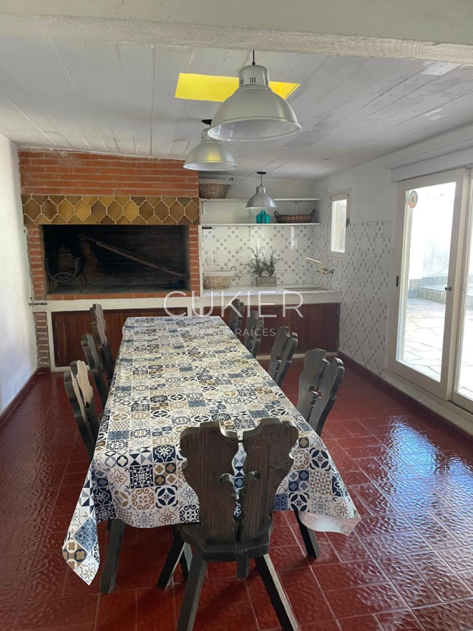 Casa ID.4757 - Alquiler anual casa 3 dormitorios en excelente zona de servicios Aidy Grill