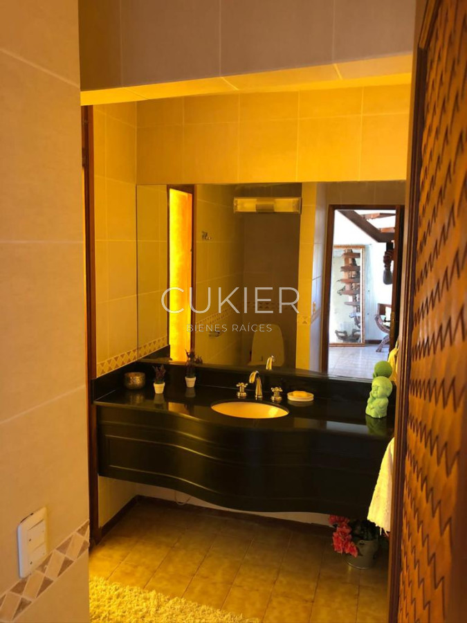 Casa ID.2606 - Alquiler temporada espectacular casa de 5 dormitorios y piscina climatizada en Lugano Punta del Este