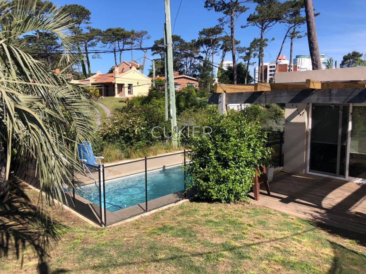 Casa ID.1414 - Alquiler invernal de casa 3 dormitorios y piscina en playa mansa Punta del Este