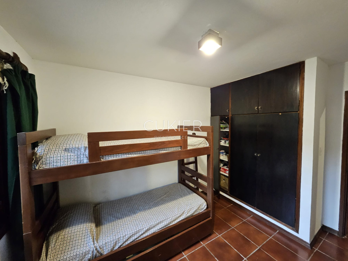 Casa ID.4977 - Venta de hermosa casa 4 dormitorios en zona de colegios 