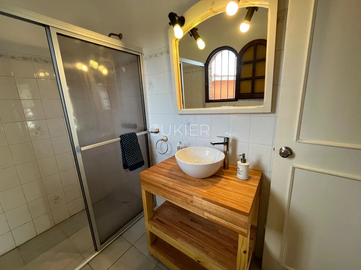 Casa ID.4183 - Alquiler de temporada casa 4 dormitorios y piscina climatizada en Pinares a tan solo 150 m de playa mansa 