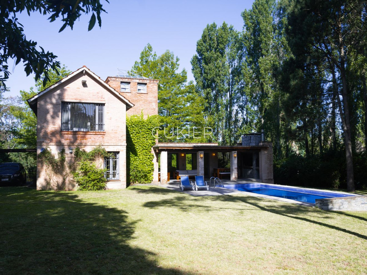 Casa ID.3546 - Venta y alquiler temporada de hermosa casa de 4 dormitorios con Pisicna en Golf 