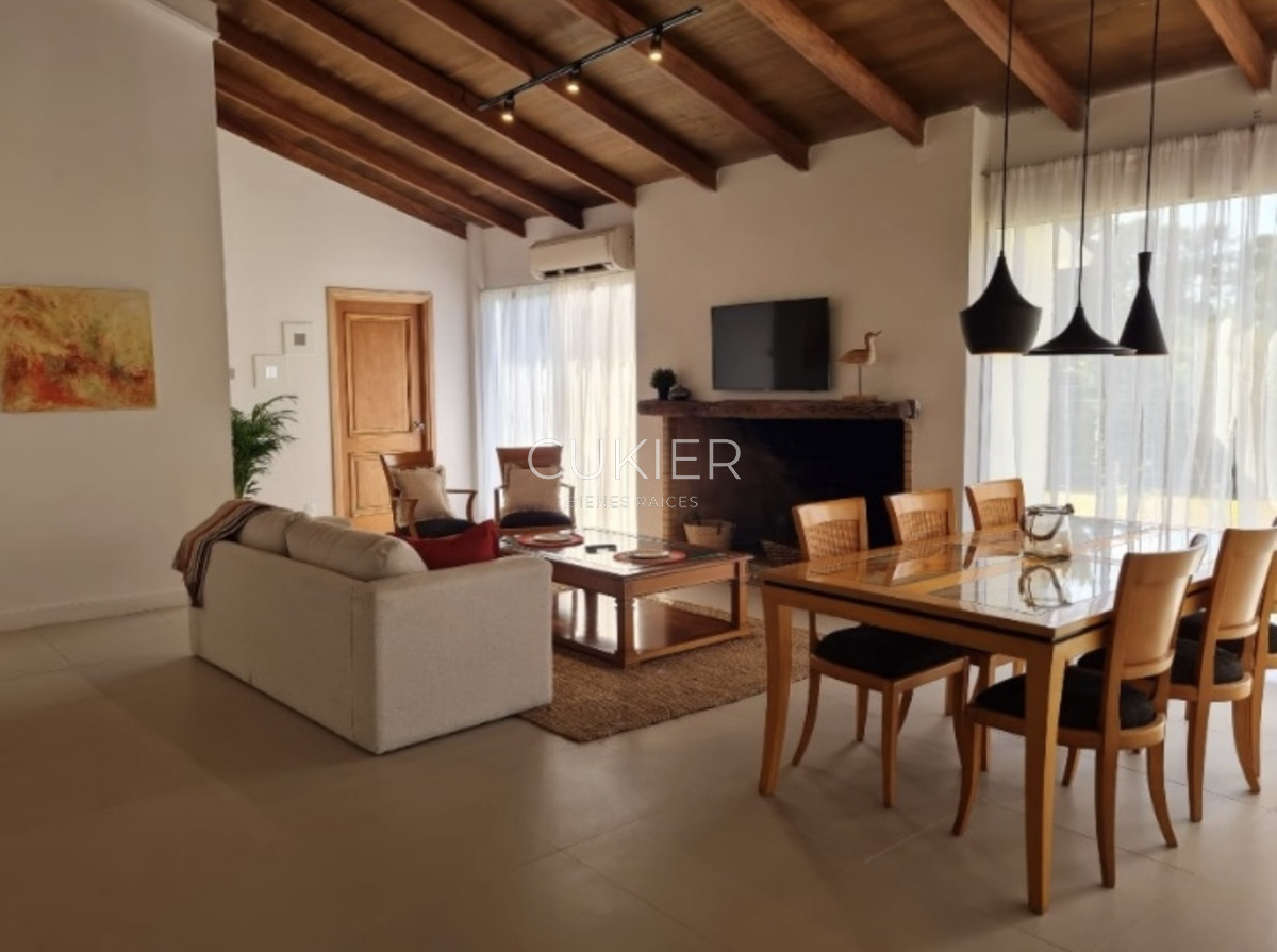 Casa ID.2603 - Alquiler anual casa 3 dormitorios en barrio privado La Residence