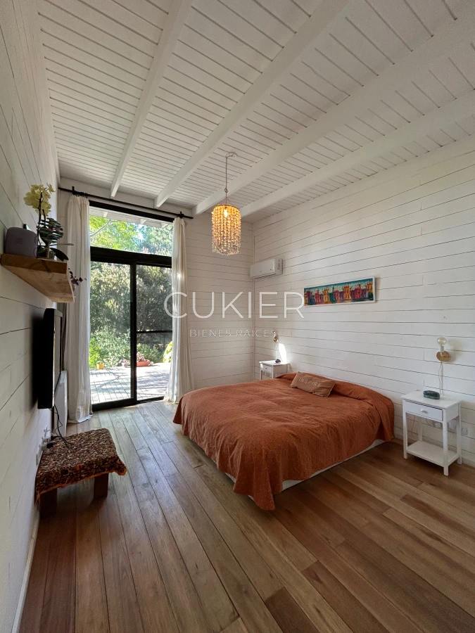 Casa ID.4313 - SE ALQUILA CASA EN EL TESORO DE 3 DORMITORIOS, 3 BAÑOS RODEADA DE VERDES