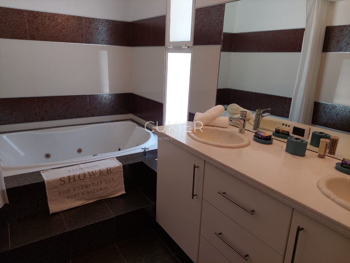 Casa ID.2545 - Alquiler Temporada Casa 7 Dormitorios + servicio Barrio Privado 