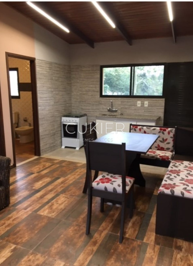 Casa ID.3762 - Alquiler anual espectacular casa de 4 dormitorios con piscina en Lugano