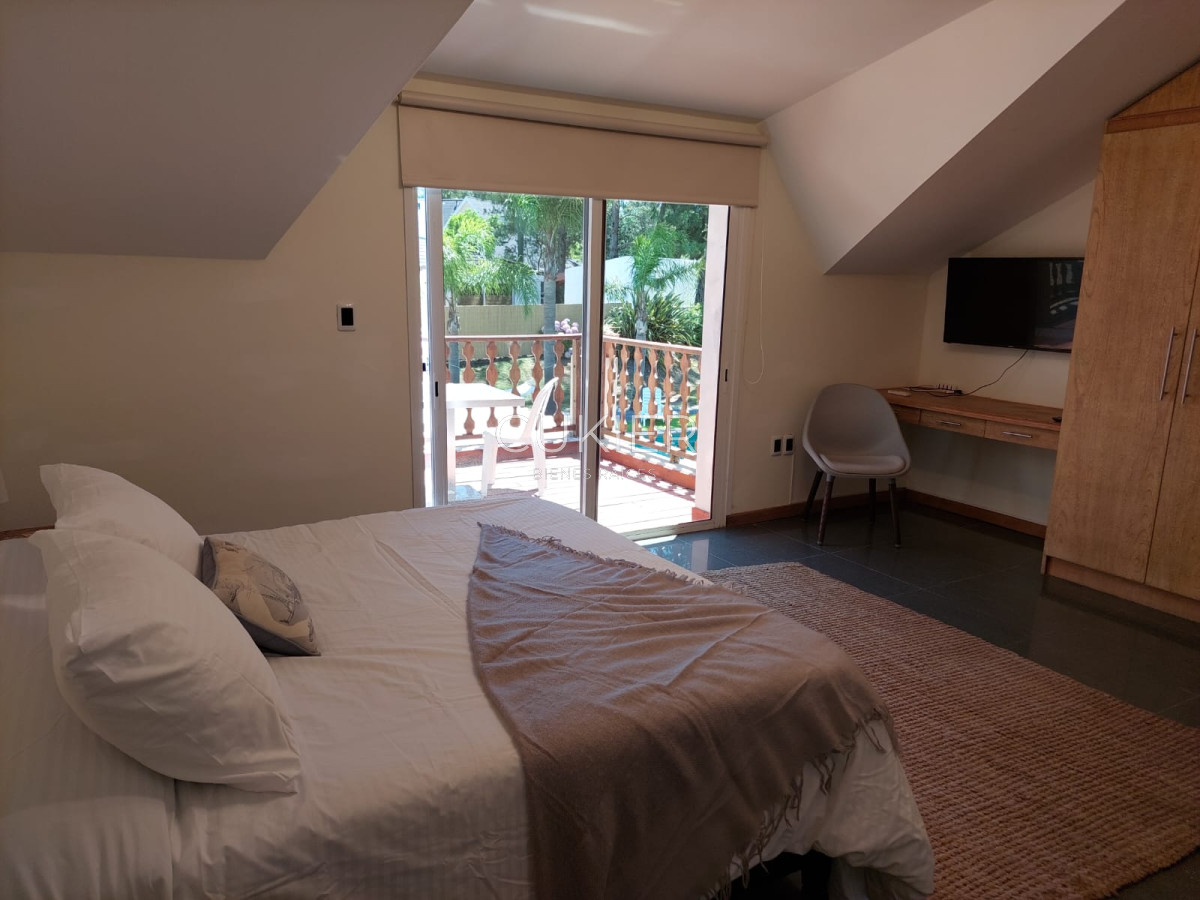 Casa ID.2545 - Alquiler Temporada Casa 7 Dormitorios + servicio Barrio Privado 