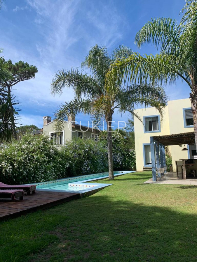 Casa ID.1339 - Venta, alquiler anual y temporada de casa 3 dormitorios con Pisicna en la Barra