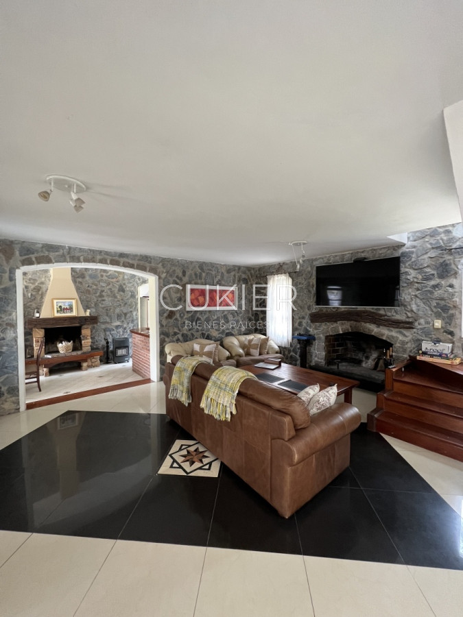 Casa ID.498 - Alquiler anual de casa 4 dormitorios con piscina en Pinares Punta del este 