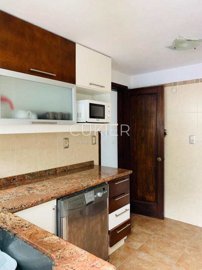 Casa ID.3916 - Alquiler anual de casa 3 dormitorios y dependencia en las delicias con piscina