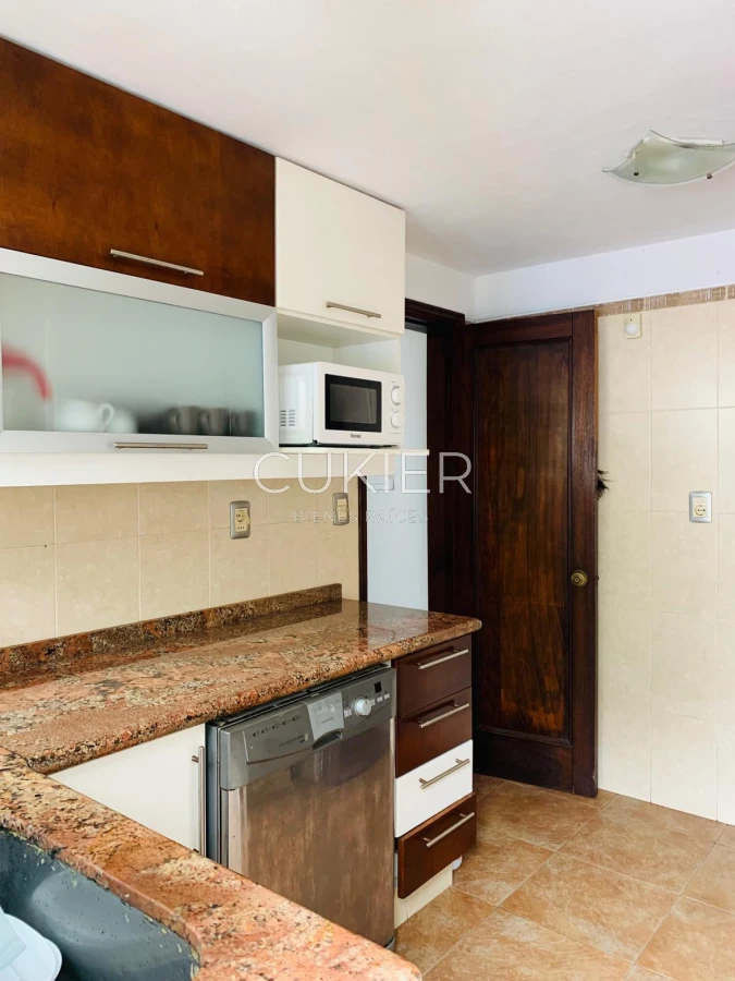 Casa ID.3916 - Alquiler anual de casa 3 dormitorios y dependencia en las delicias con piscina