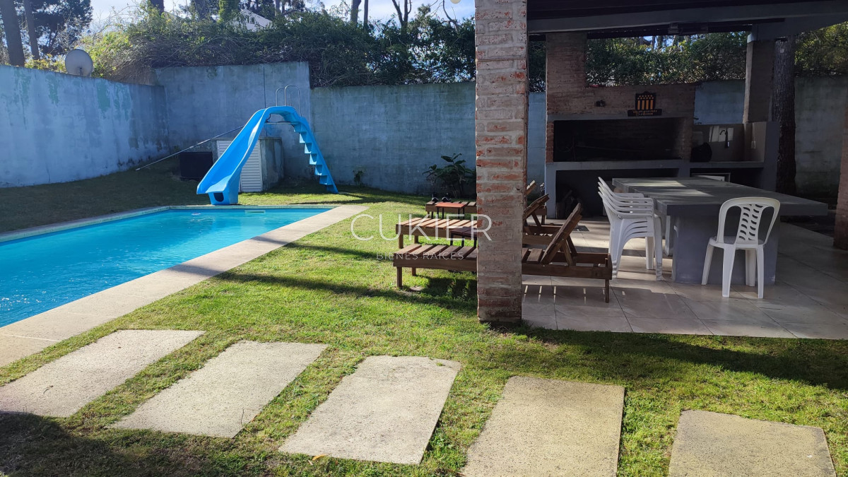 Casa ID.2472 - Alquiler Anual Chalet 4 dormitorios con piscina