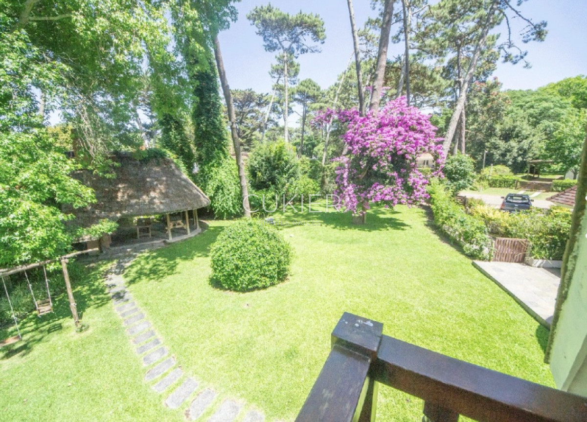 Casa ID.4220 - Venta y alquiler temporada y anual de espectacular casa de 4 dormitorios en San Rafael a 300 m del mar