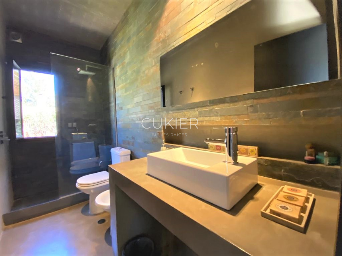 Casa ID.1368 - Alquiler anual de casa 4 dormitorios en barrio privado La Arbolada en Punta del Este