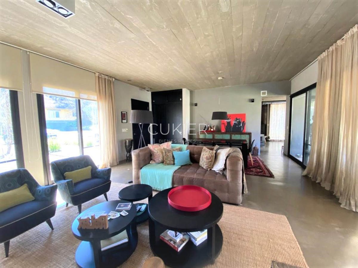 Casa ID.1368 - Alquiler anual de casa 4 dormitorios en barrio privado La Arbolada en Punta del Este