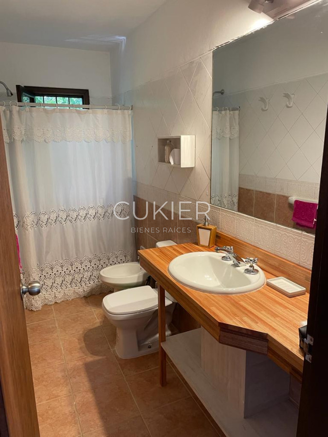 Casa ID.2422 - Alquiler anual y temporada de casa 4 dormitorios con piscina en Marly Punta del Este