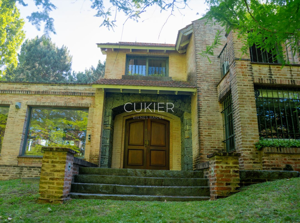 Casa ID.3546 - Venta y alquiler temporada de hermosa casa de 4 dormitorios con Pisicna en Golf 