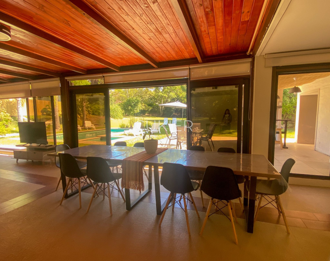 Casa ID.1851 - Venta y alquiler anual de espectacular casa de 6 dormitorios en barrio privado la Residence