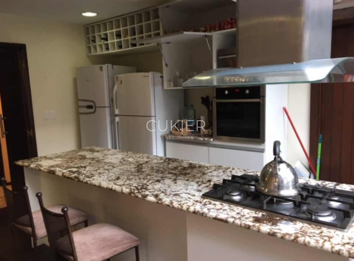 Casa ID.3762 - Alquiler anual espectacular casa de 4 dormitorios con piscina en Lugano