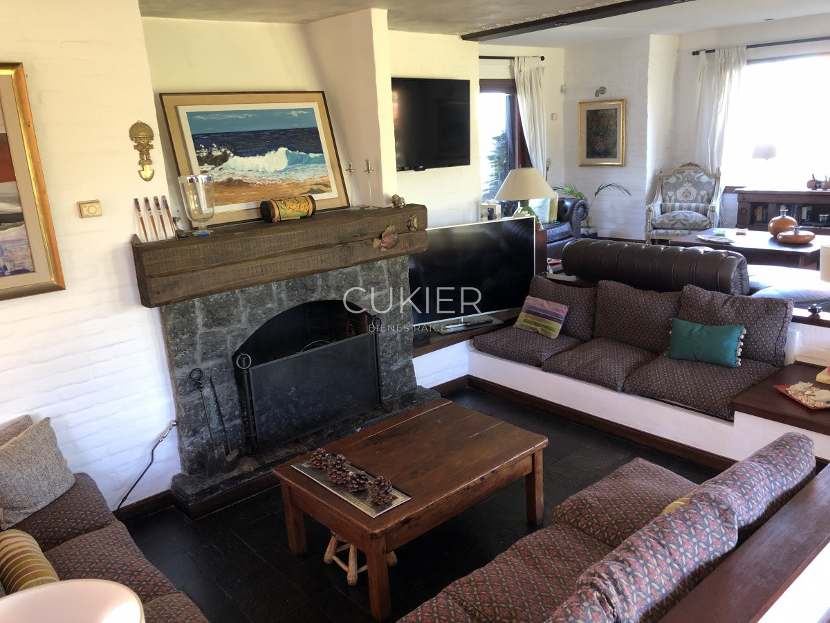 Casa ID.249 - Alquiler de temporada de espectacular casa de 4 dormitorios en Pinares Punta del Este 