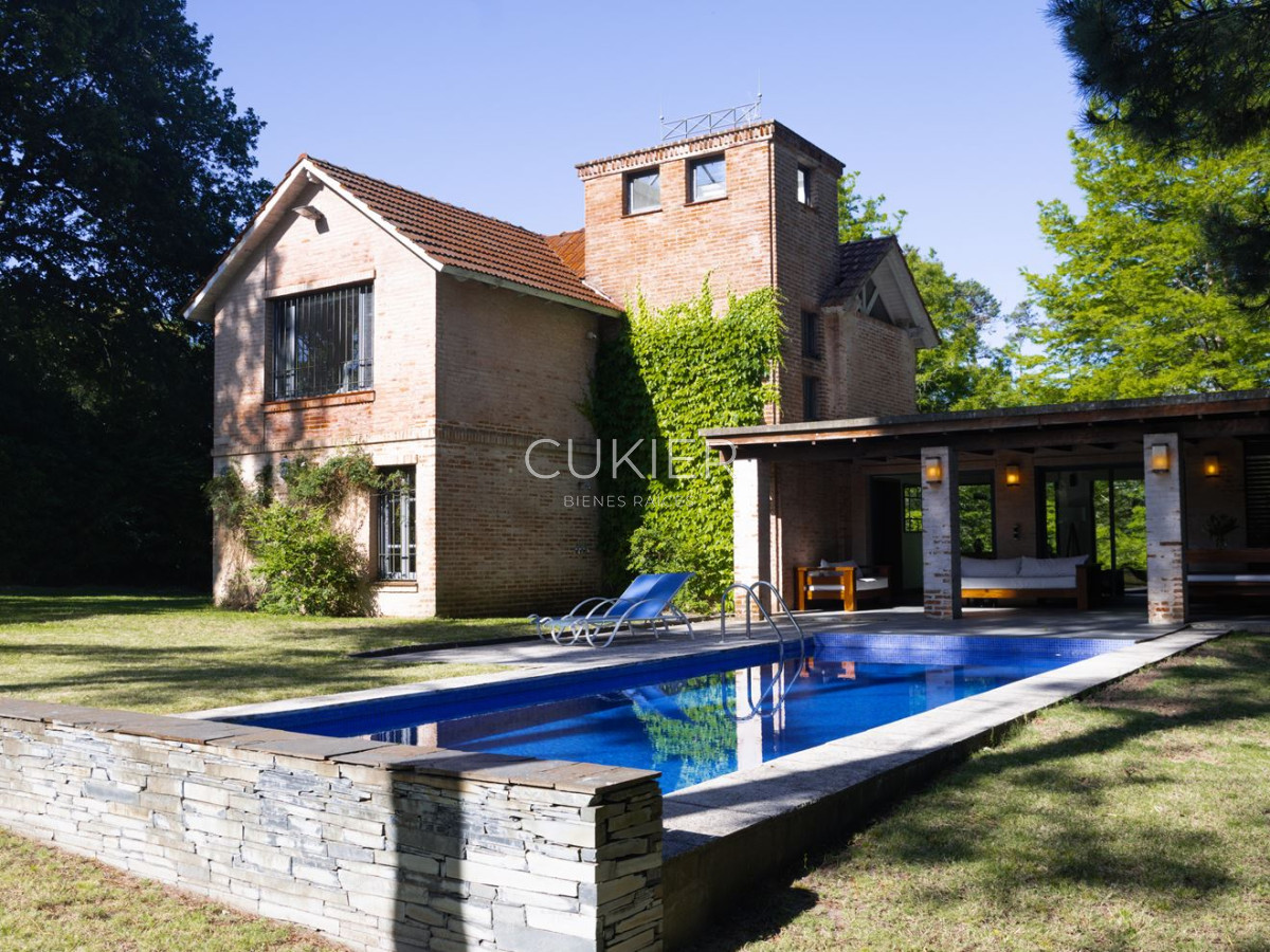Casa ID.3546 - Venta y alquiler temporada de hermosa casa de 4 dormitorios con Pisicna en Golf 