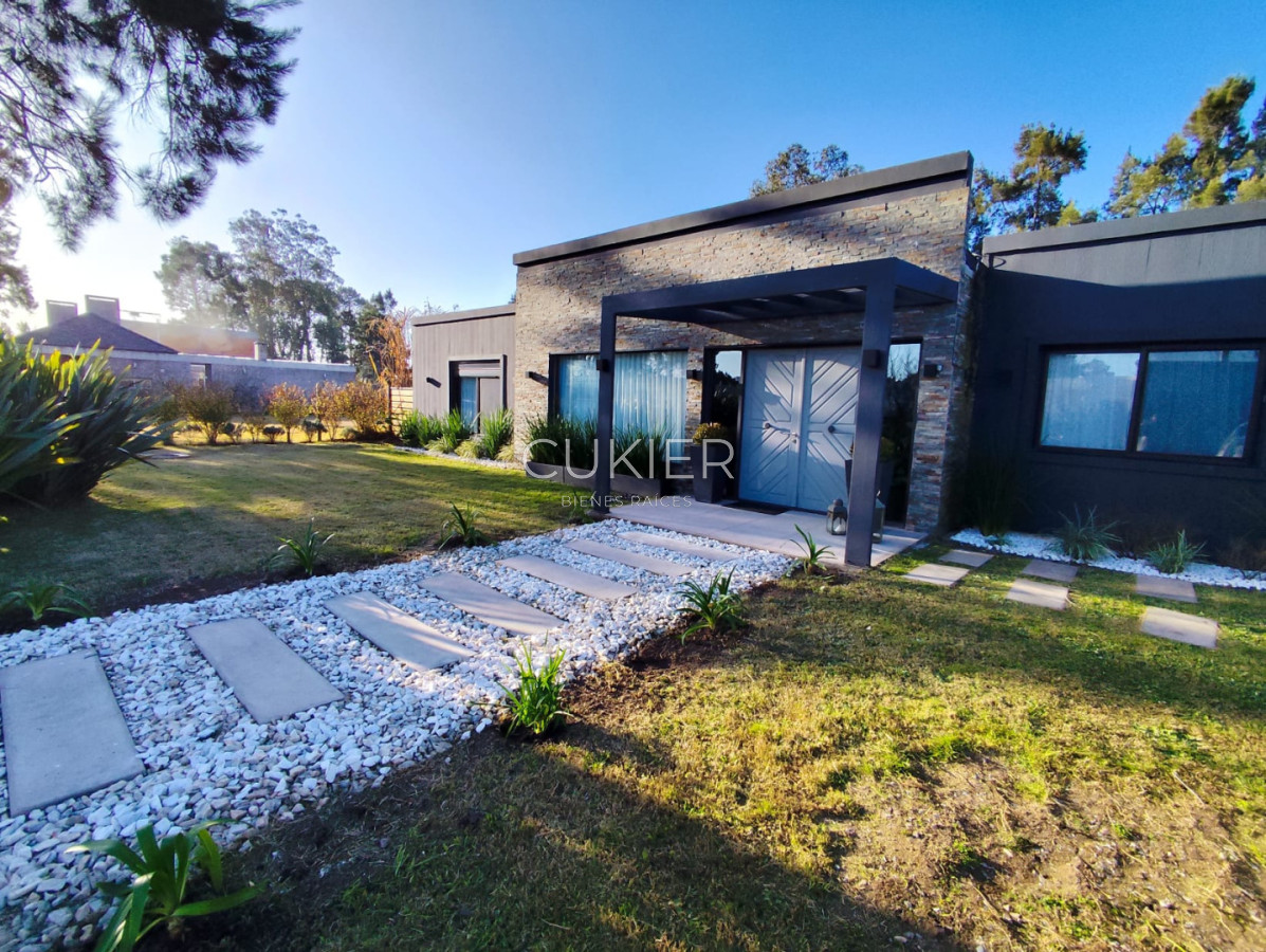 Casa ID.5257 - Venta de casa 4 dormitorios en La residence barrio privado Punta del este 