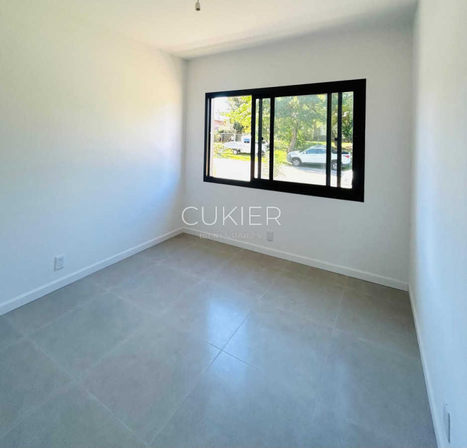 Casa ID.5374 - SE VENDE EN EXCLUSIVIDAD CASA DE TRES DORMITORIOS, DOS BAÑOS.